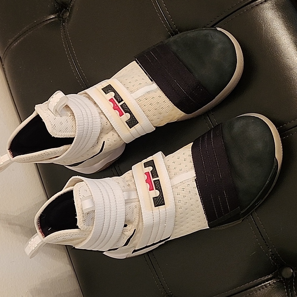Nike LeBron Soldier 10, Black Toe, size M 9.5